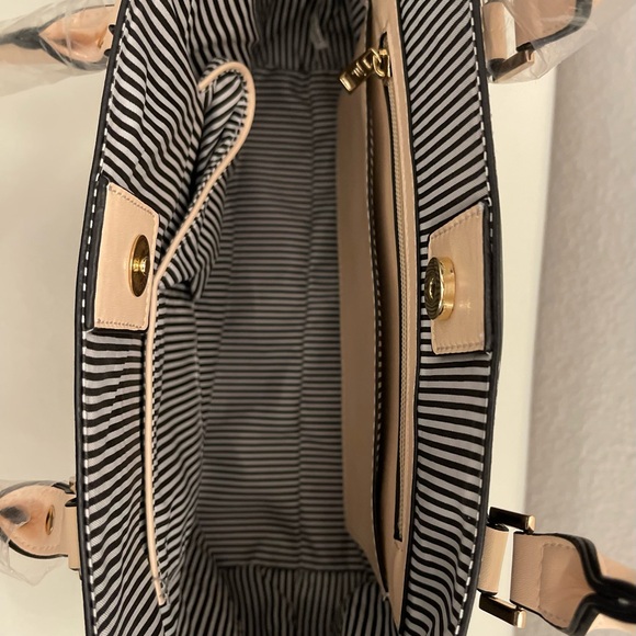 Black and cream tote bag. - Picture 9 of 17